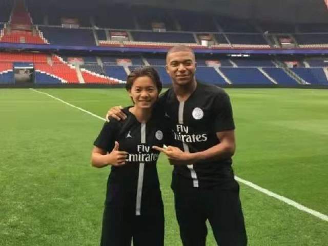  曼城女足实现联赛三连冠伟业  